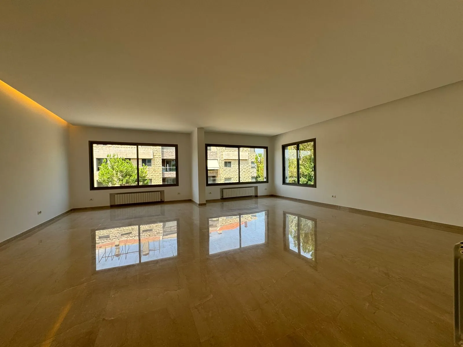 Luxurious High-End Finishing Apartment With Terrace for Sale In Monteverde — الصورة 2