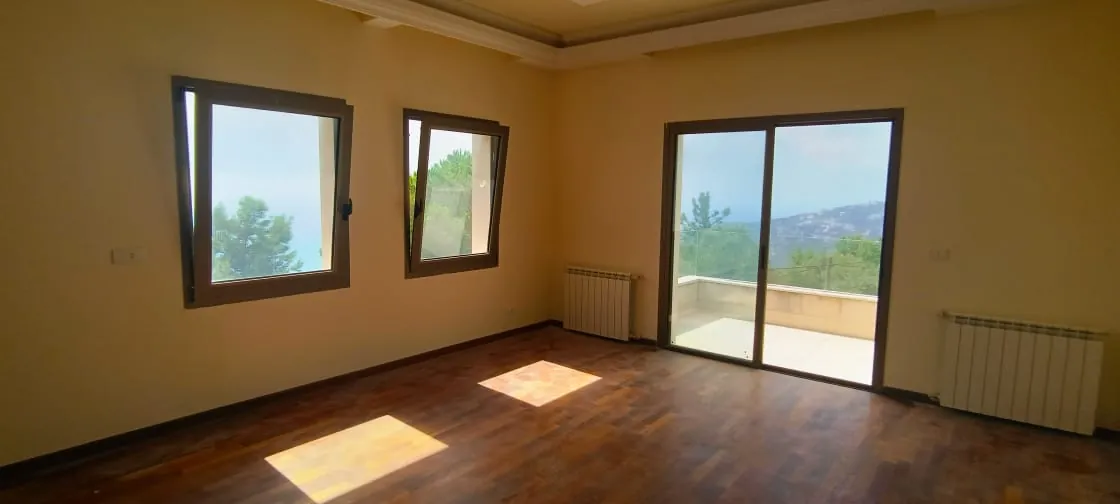 Triplex Villa For Rent in Chnaniir With Panoramic View — الصورة 8