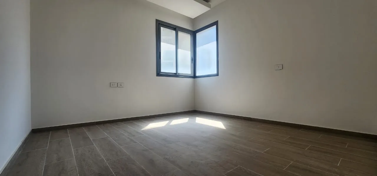 Spacious Apartment For Sale In Badaro — الصورة 5