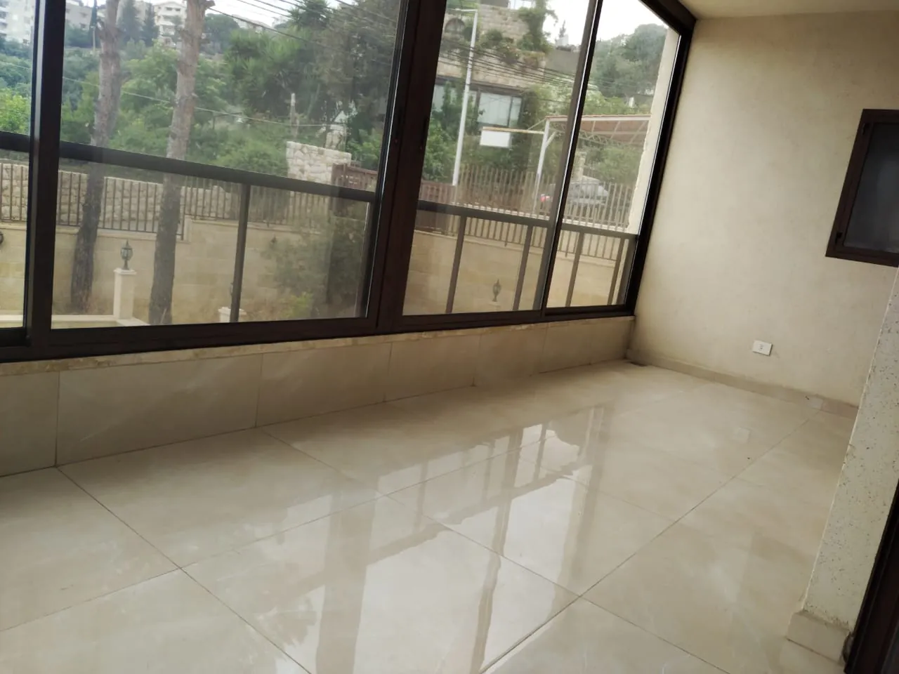 Luxurious 3-Bedroom Apartment With Terrace For Sale In Jeita — الصورة 4