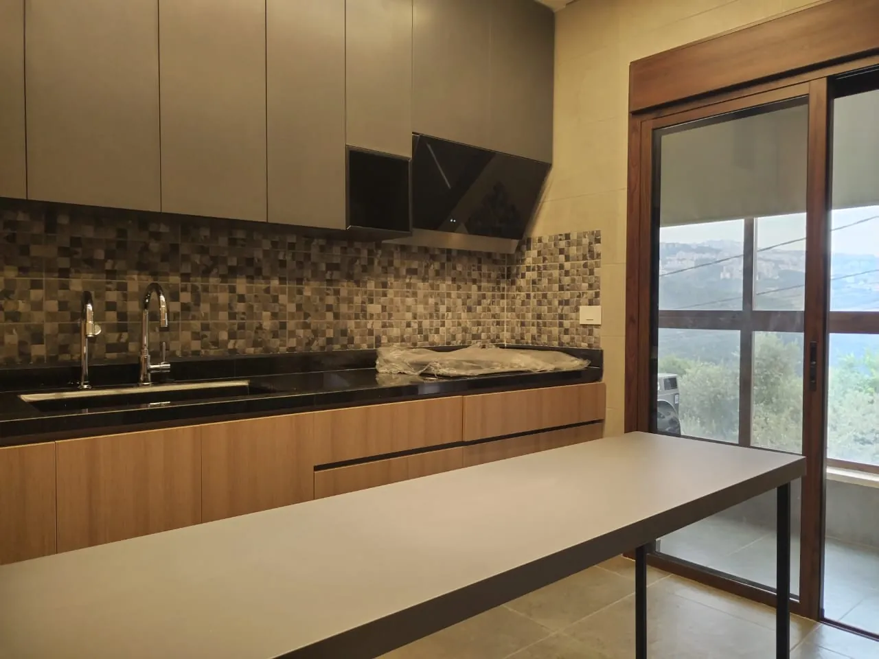 Luxurious 3-Bedroom Apartment With Terrace For Sale In Jeita — الصورة 7