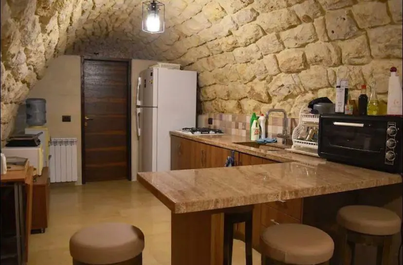 Individual Furnished One-Bedroom House For Rent In Blat Jbeil — الصورة 3