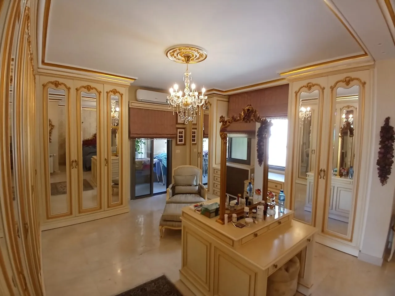 Fully Furnished Decorated Apartment For Sale With Nice Open View In Broumana — الصورة 3
