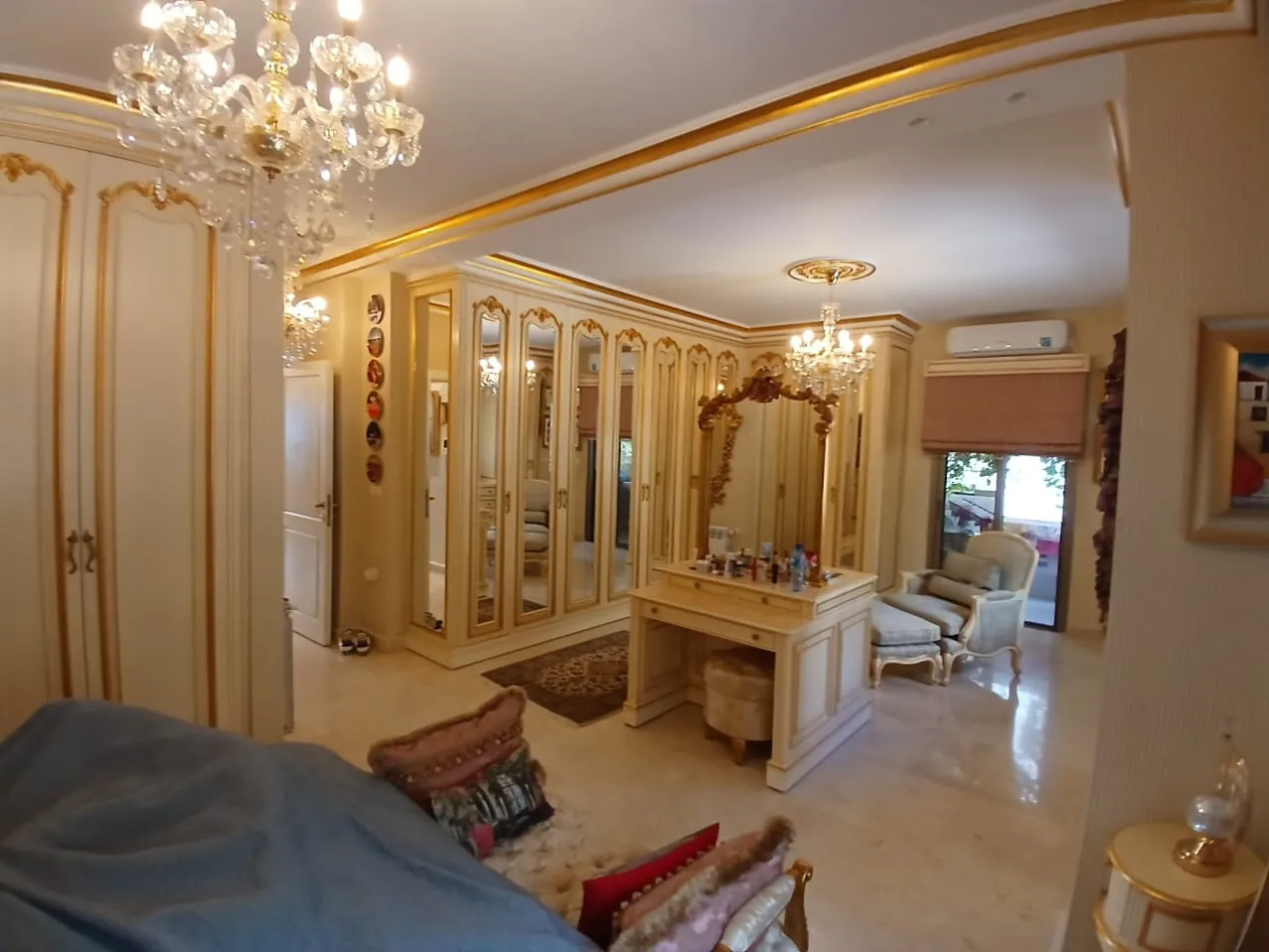 Fully Furnished Decorated Apartment For Sale With Nice Open View In Broumana — الصورة 9
