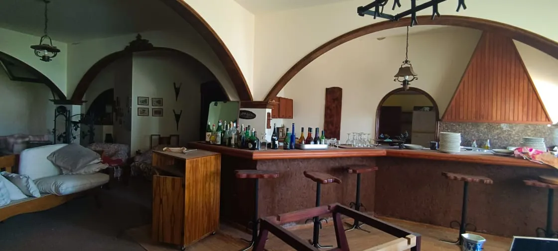 Hotel For Sale In Azra- Needs Renovation — الصورة 3