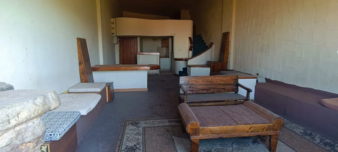 Hotel For Sale In Azra- Needs Renovation — الصورة 6