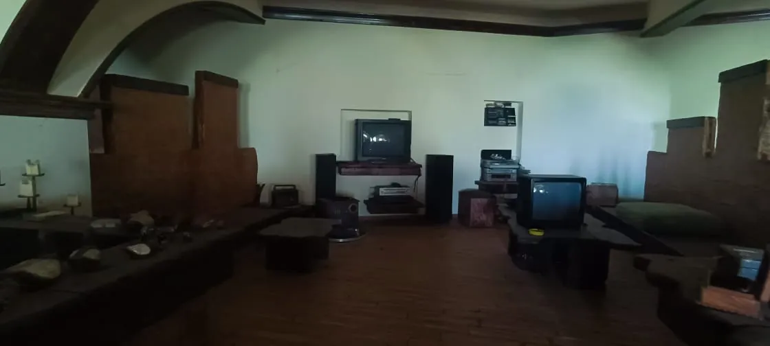 Hotel For Sale In Azra- Needs Renovation — الصورة 7