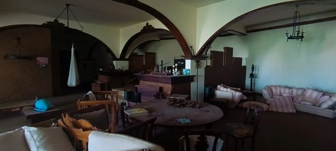 Hotel For Sale In Azra- Needs Renovation — الصورة 9