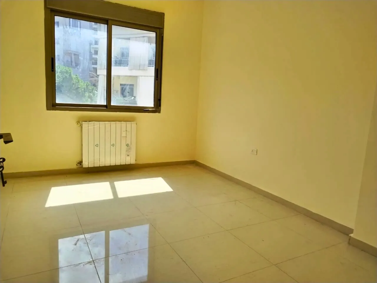 Spacious Apartment with Terrace For Rent in Dik El Mehdi — الصورة 3