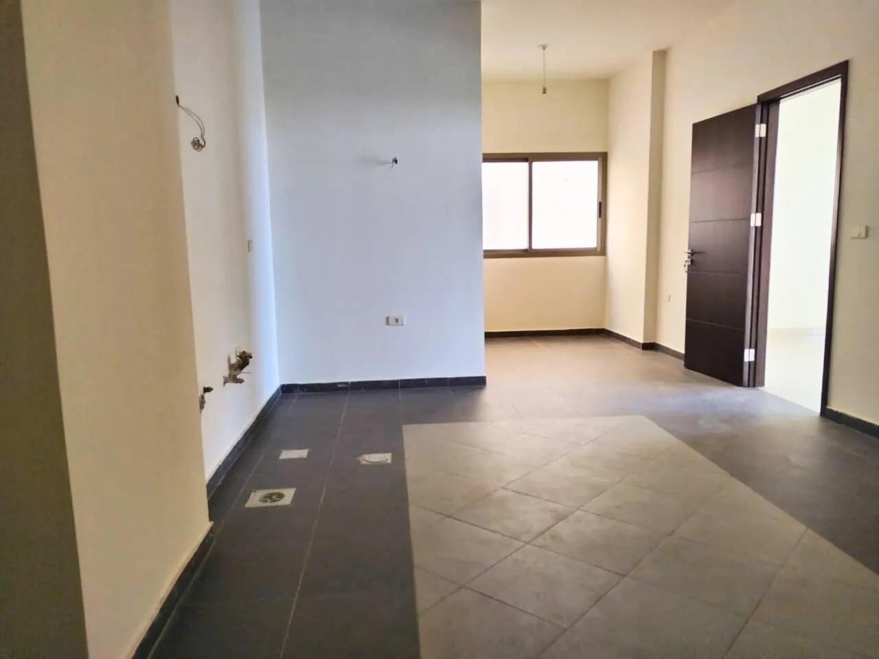 Spacious Apartment with Terrace For Rent in Dik El Mehdi — الصورة 5