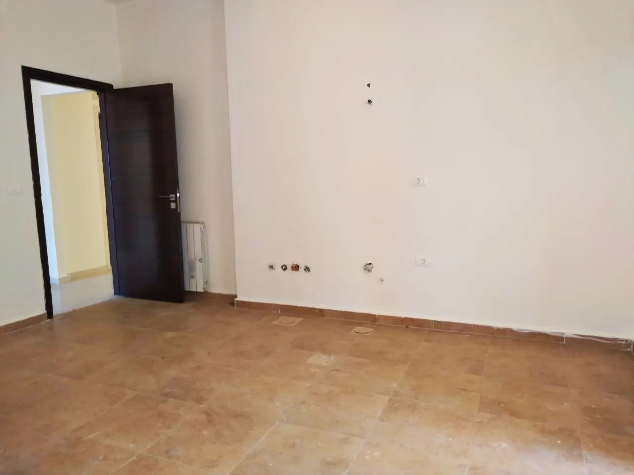 Spacious Apartment with Terrace For Rent in Dik El Mehdi — الصورة 7