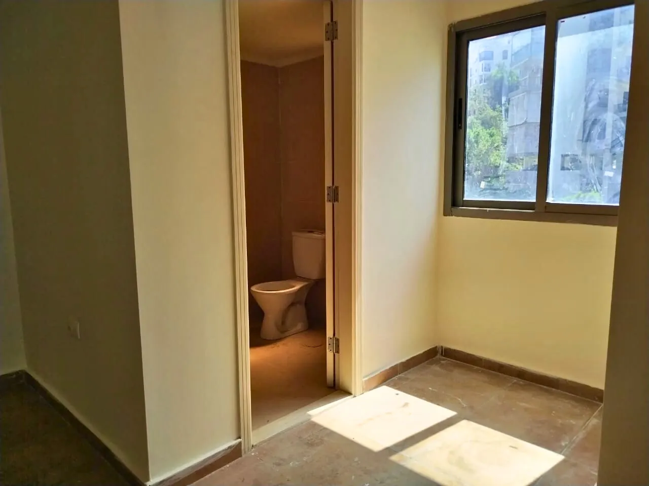 Spacious Apartment with Terrace For Rent in Dik El Mehdi — الصورة 8