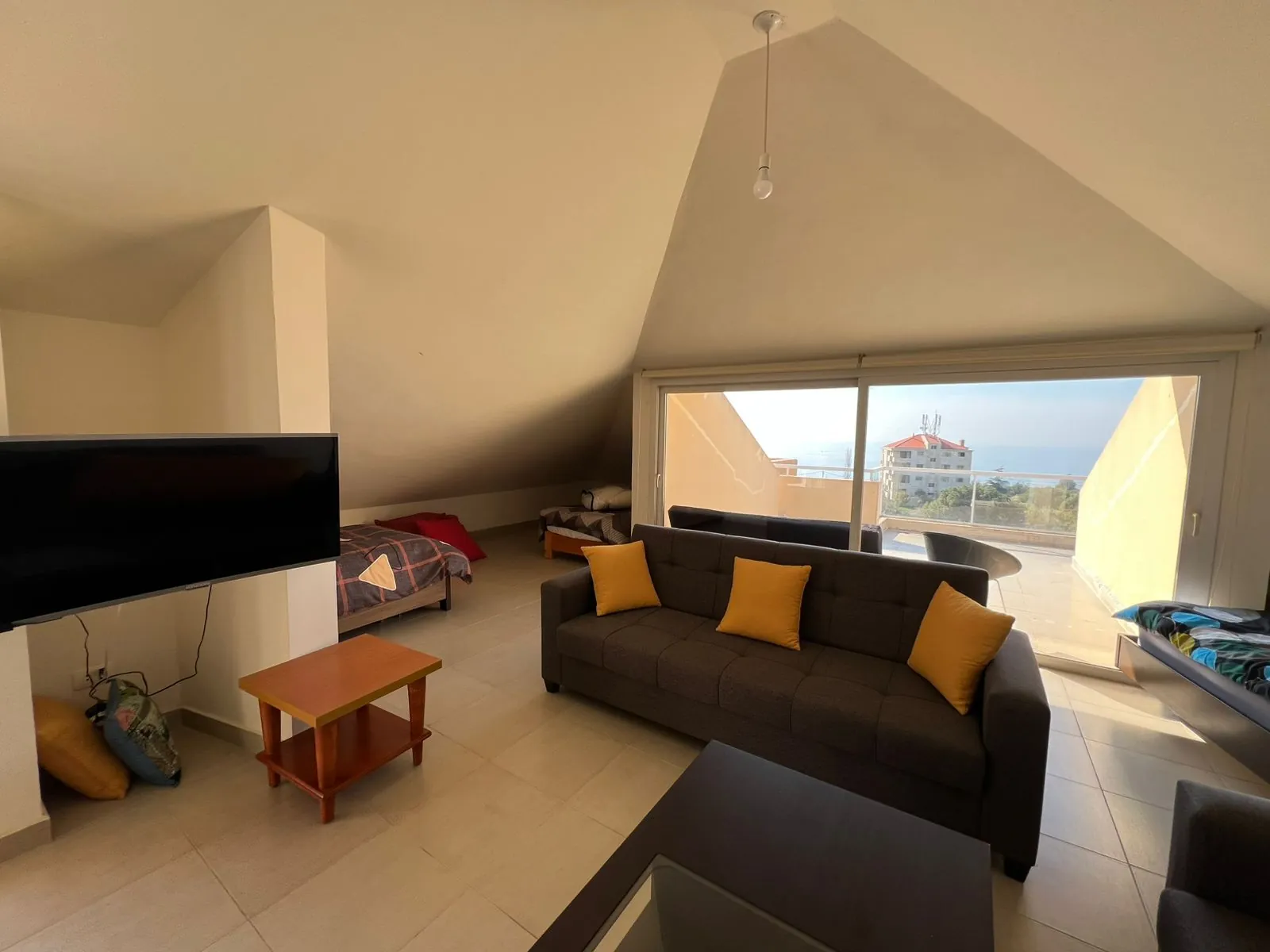 Roof Apartment With Seaview For Rent in Adma — الصورة 4