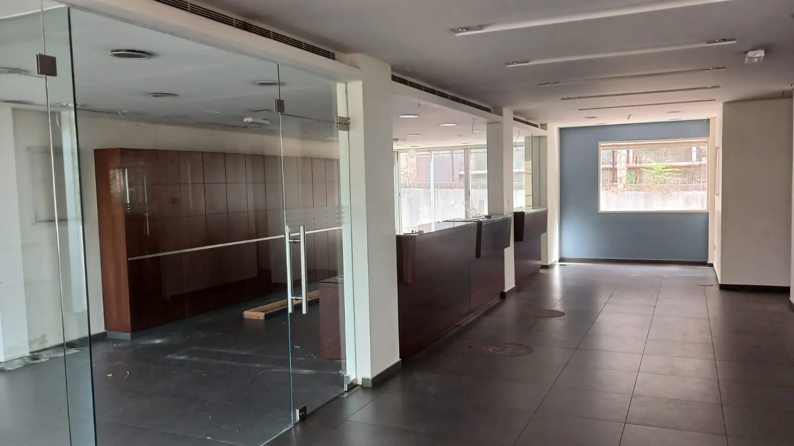 A Stand Alone Showroom For Sale On The Main Road Of Elissar — الصورة 2