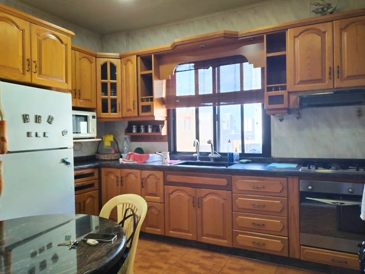 Furnished 3-Bedroom Apartment For Rent in Jounieh — الصورة 5