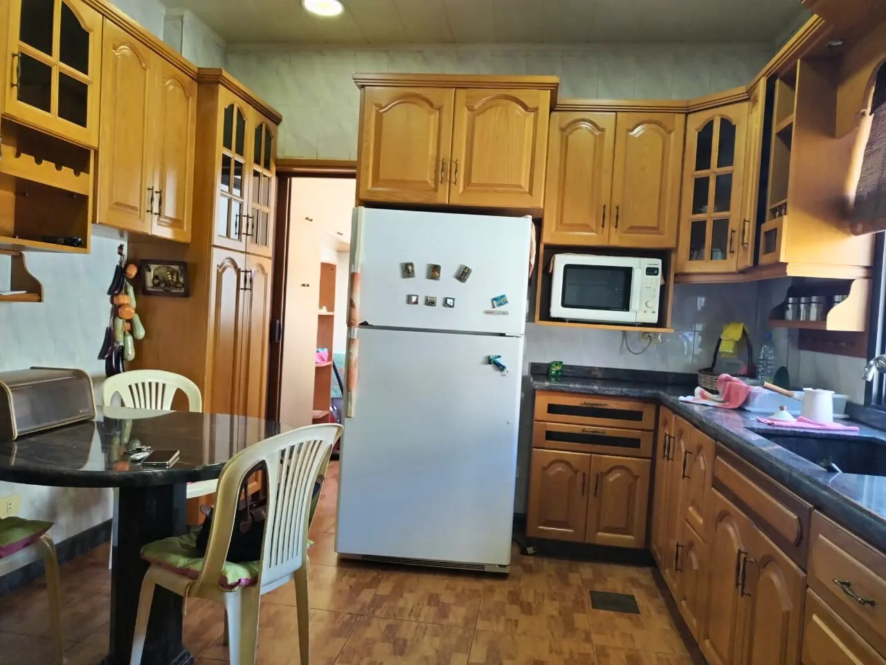Furnished 3-Bedroom Apartment For Rent in Jounieh — الصورة 6
