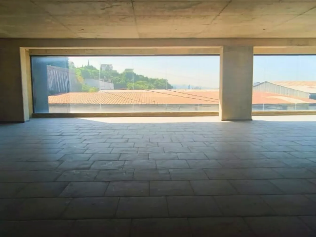 Industrial Building For Rent in a Prime Location in Dbayeh — الصورة 2