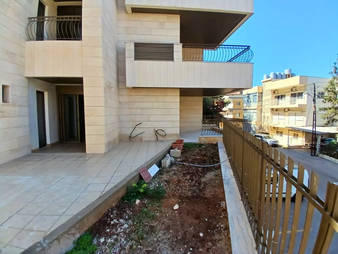 Spacious Apartment With Terrace For Sale in Kornet Chehwan — الصورة 2
