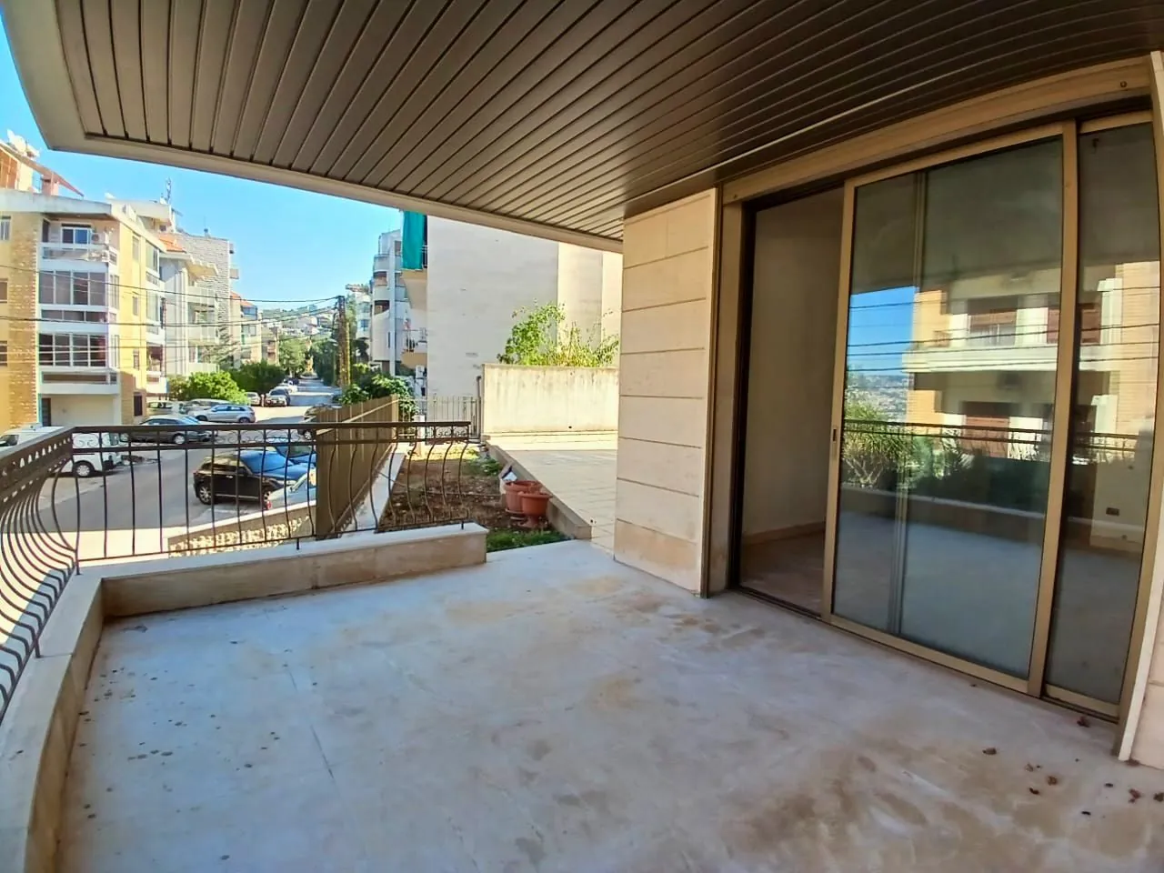 Spacious Apartment With Terrace For Sale in Kornet Chehwan — الصورة 4