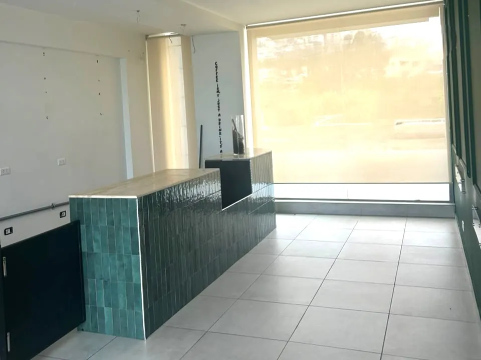 Shop With Terrace For Rent in a Prime Location in Dbayeh — الصورة 2