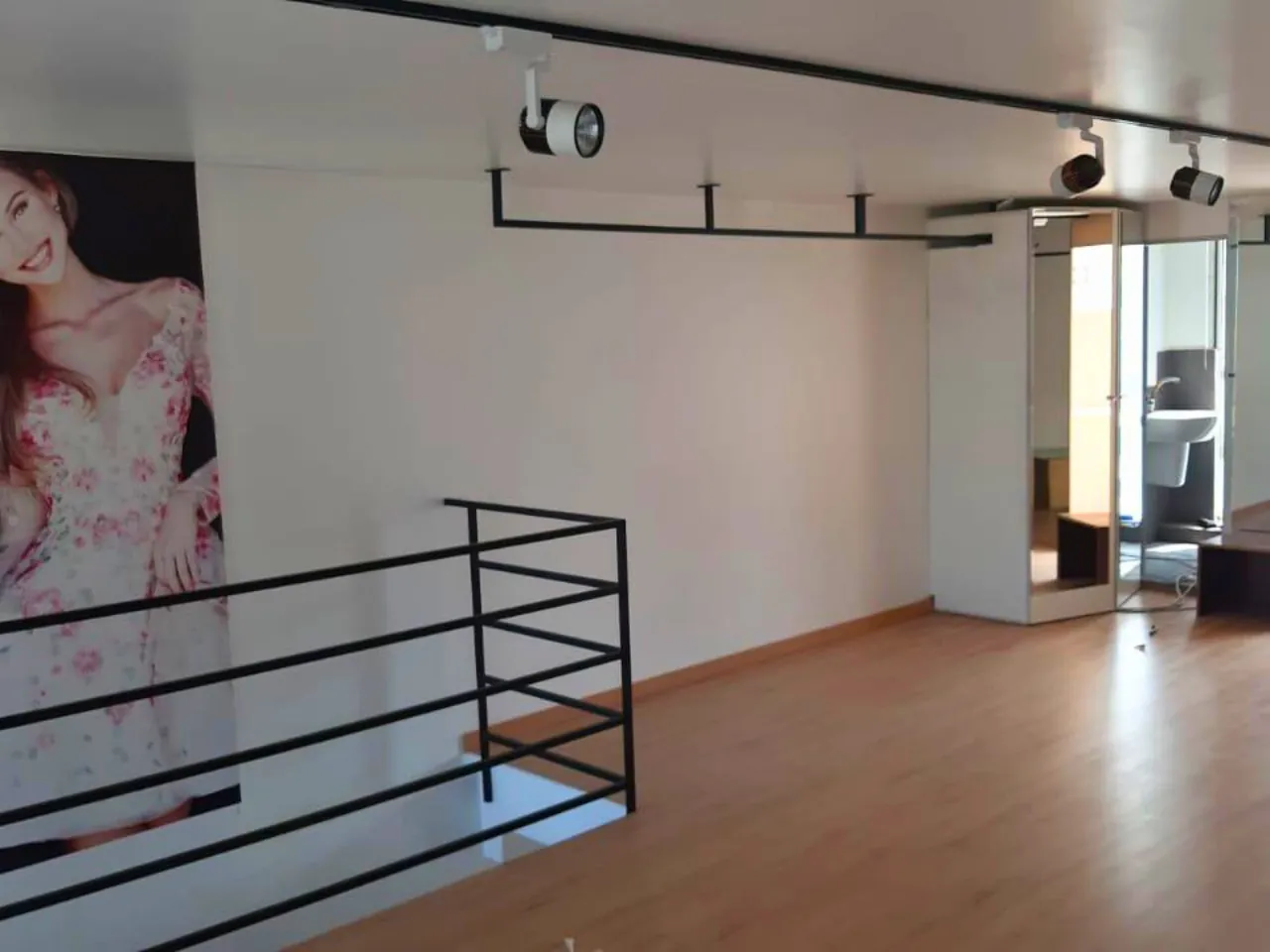 Shop With Terrace For Rent in a Prime Location in Dbayeh — الصورة 7