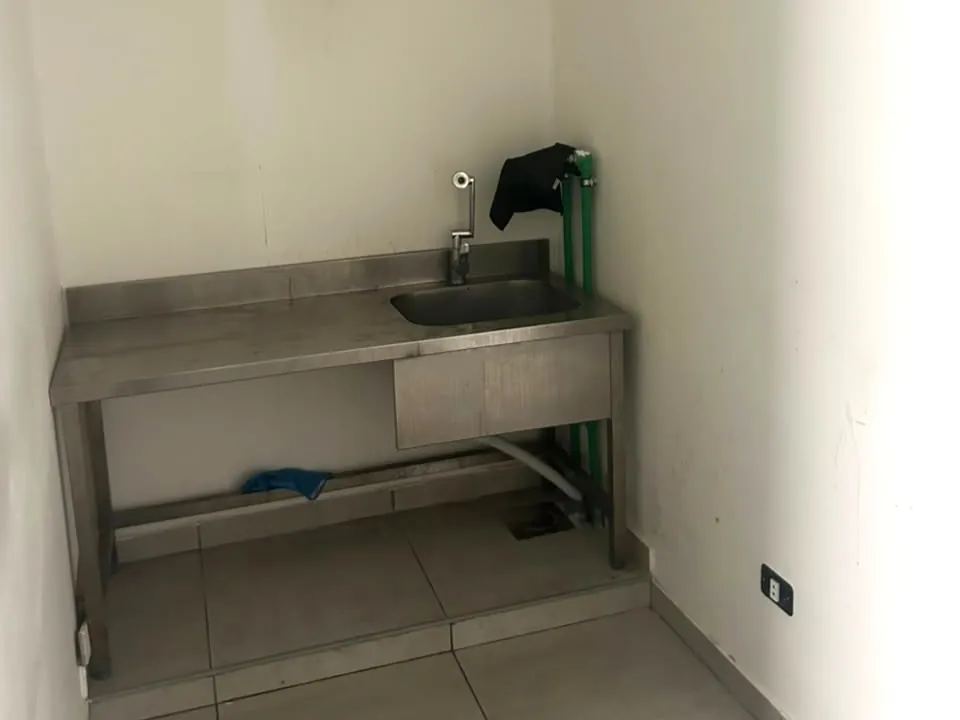 Shop With Terrace For Rent in a Prime Location in Dbayeh — الصورة 8