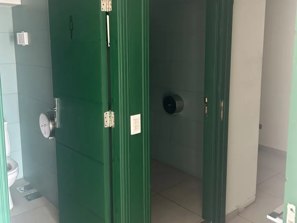 Shop With Terrace For Rent in a Prime Location in Dbayeh — الصورة 9