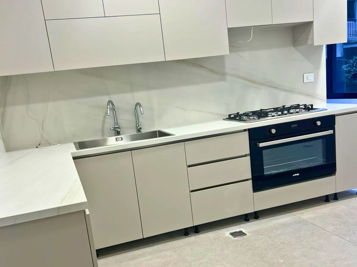 Furnished 3-Bedroom Apartment For Rent in Achrafieh, Carré D'or — الصورة 6
