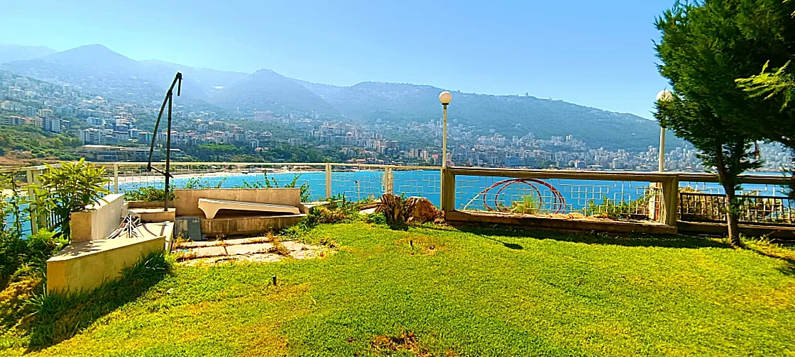 Chalet For Sale in a Well-Known Resort in Tabarja with a Garden & View — الصورة 3