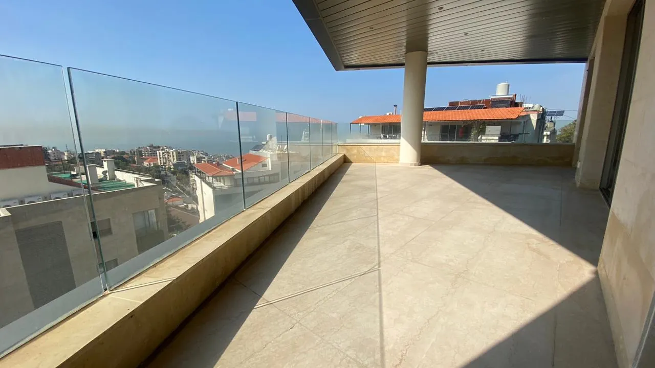 Spacious Duplex With a Beautiful View And Large Terrace For Rent In Dik El Mehdi — الصورة 2
