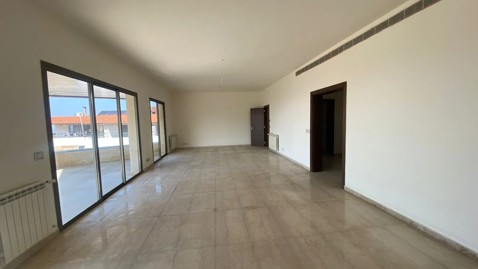 Spacious Duplex With a Beautiful View And Large Terrace For Rent In Dik El Mehdi — الصورة 3