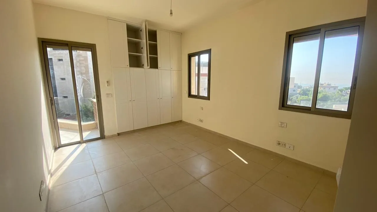 Spacious Duplex With a Beautiful View And Large Terrace For Rent In Dik El Mehdi — الصورة 7