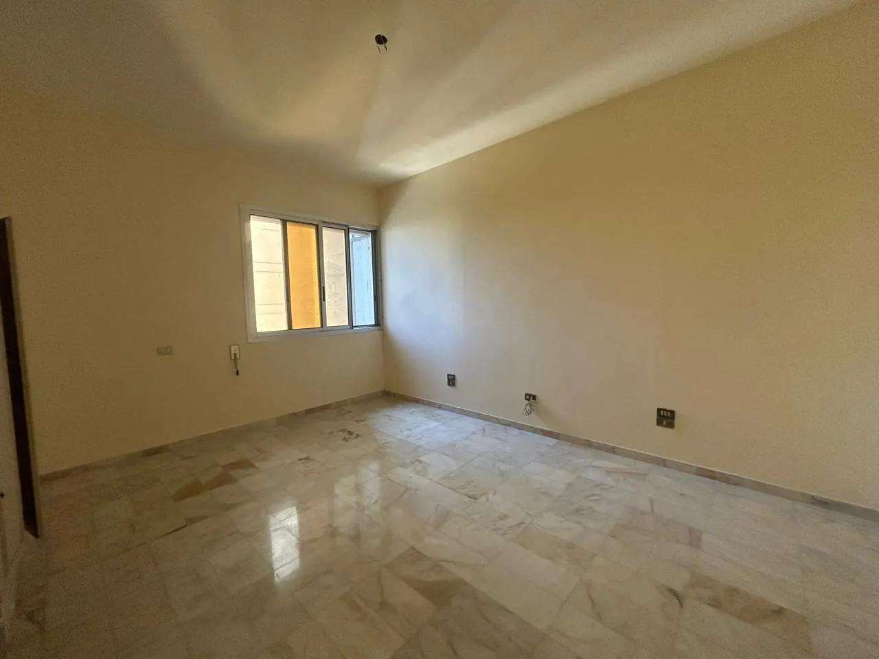 Spacious Apartment with City View For Sale in Koraytem — الصورة 10