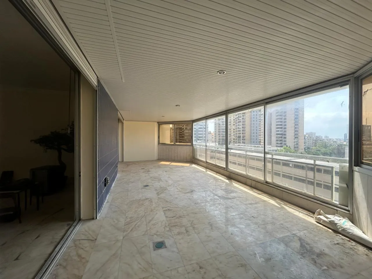 Spacious Apartment with City View For Sale in Koraytem — الصورة 3