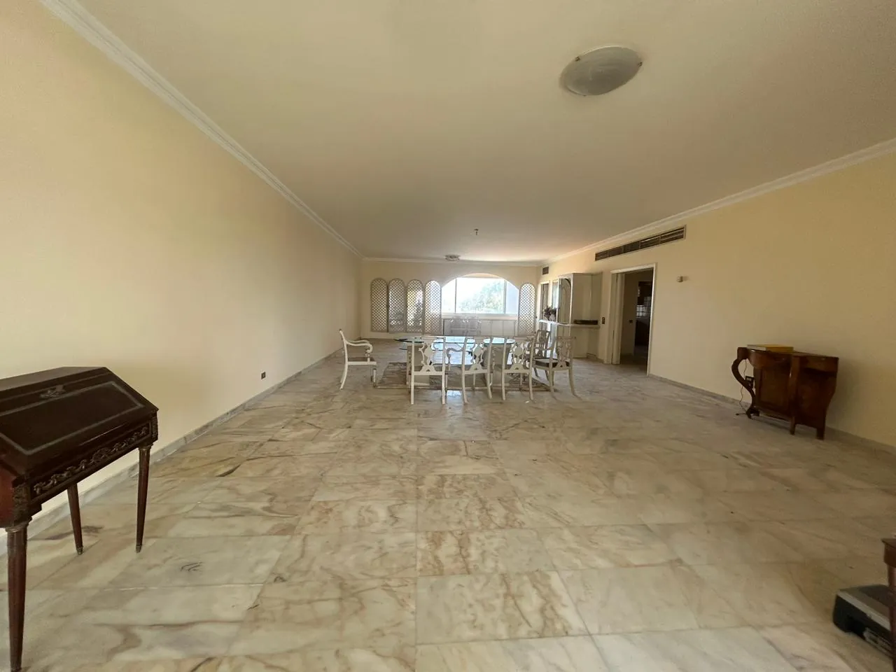 Spacious Apartment with City View For Sale in Koraytem — الصورة 4