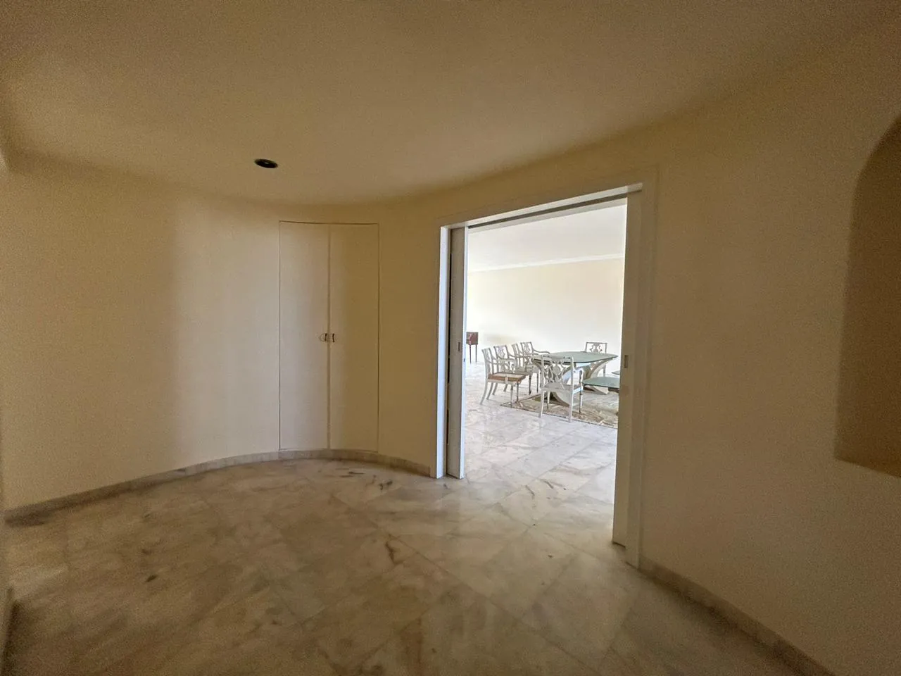 Spacious Apartment with City View For Sale in Koraytem — الصورة 6