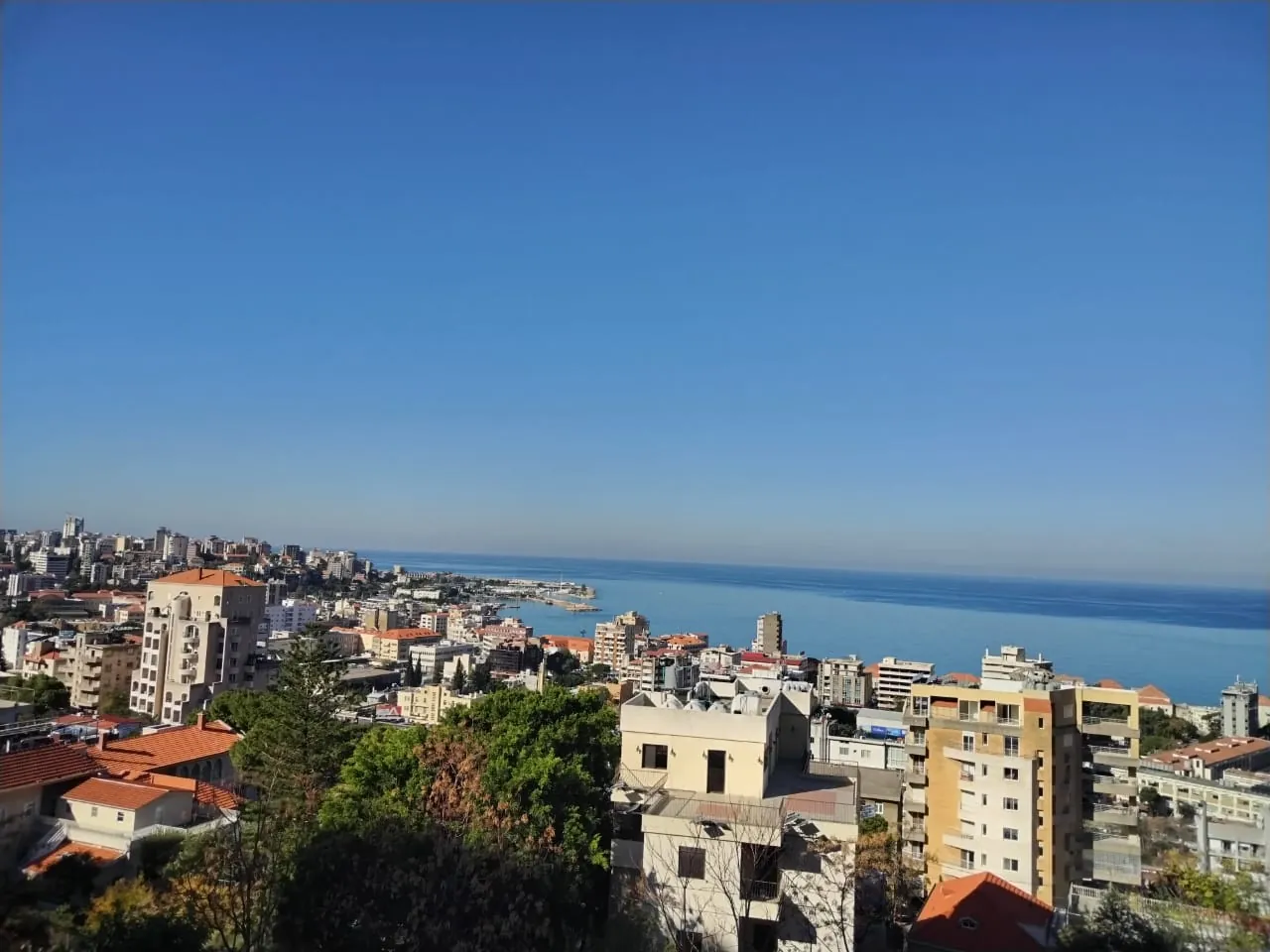Triplex House With Seaview & 40 SQM Terrace For Sale in Haret Sakher — الصورة 3