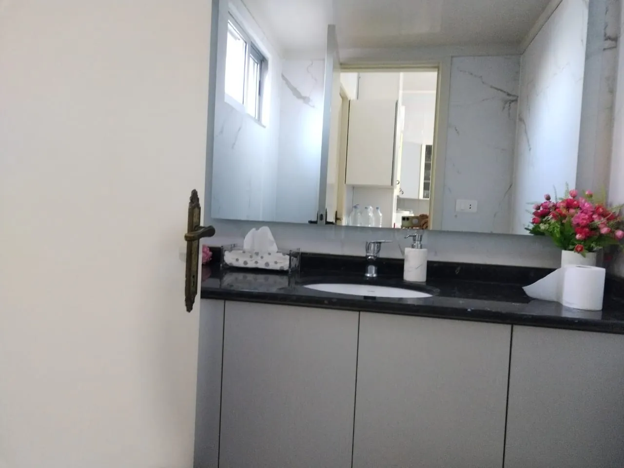 Triplex House With Seaview & 40 SQM Terrace For Sale in Haret Sakher — الصورة 5
