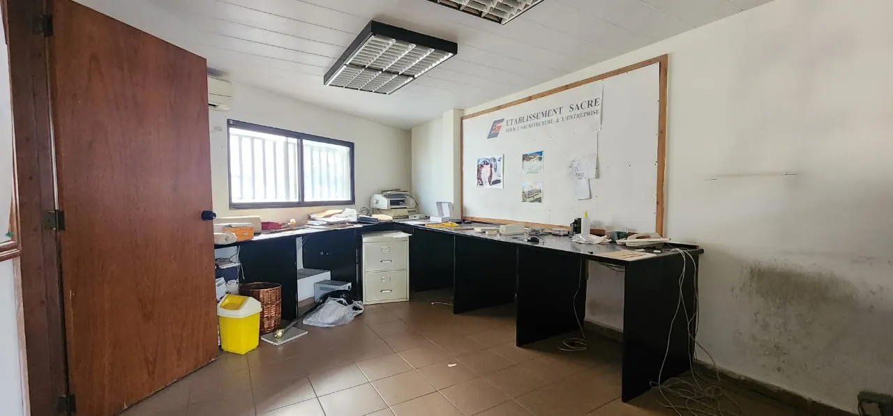 Ground Floor Office For Rent on the Highway of Louaize, Baabda — photo 2