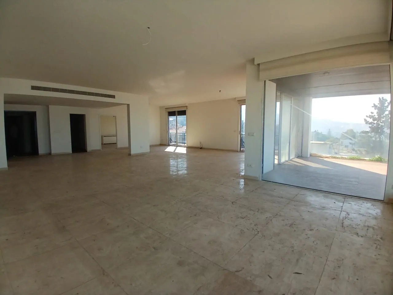 Spacious High-End Apartment With Great Sea View For Rent in Rabieh — الصورة 6
