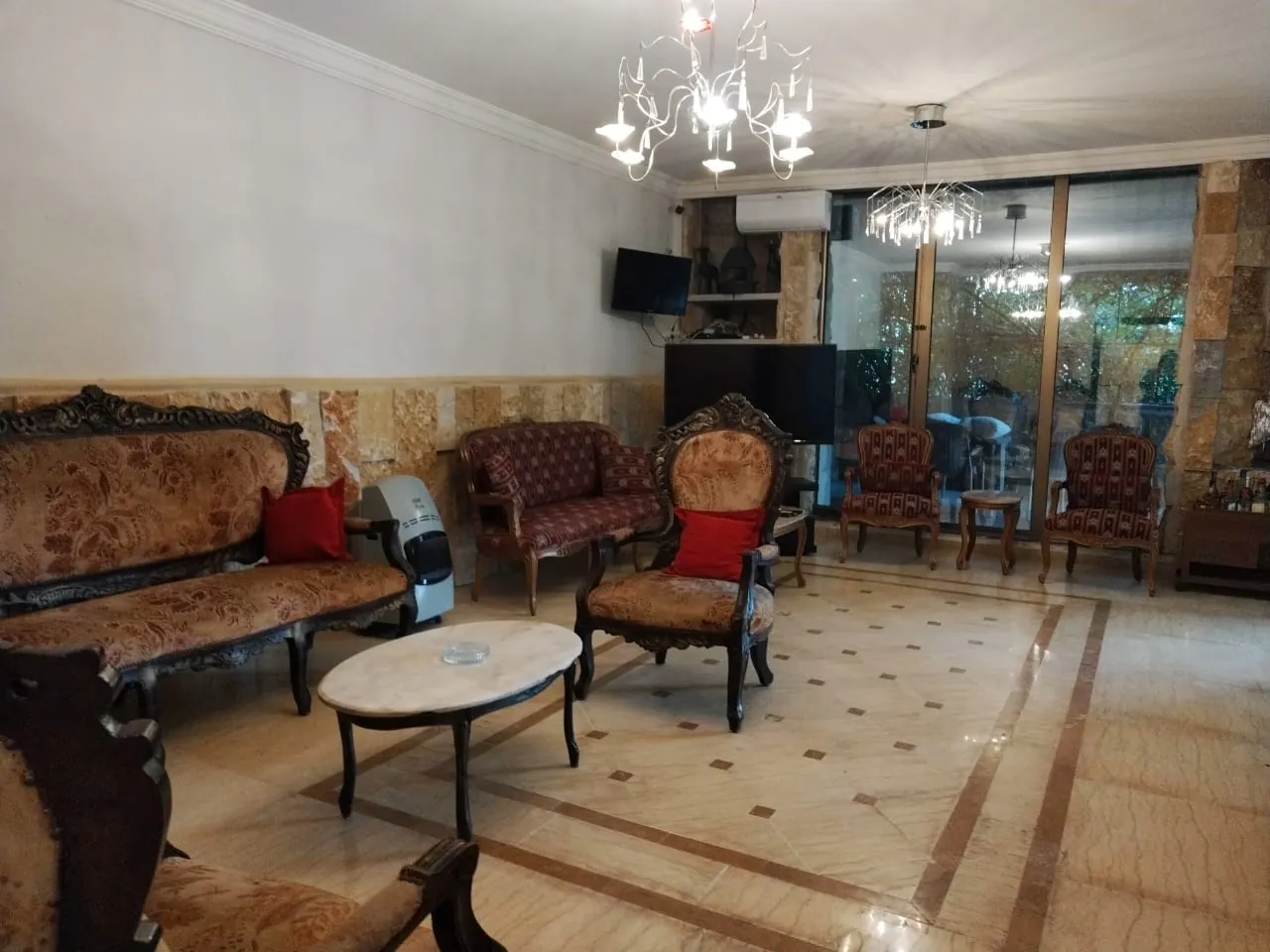 Spacious Furnished Apartment With Terrace For Rent in Karhbeib — الصورة 3