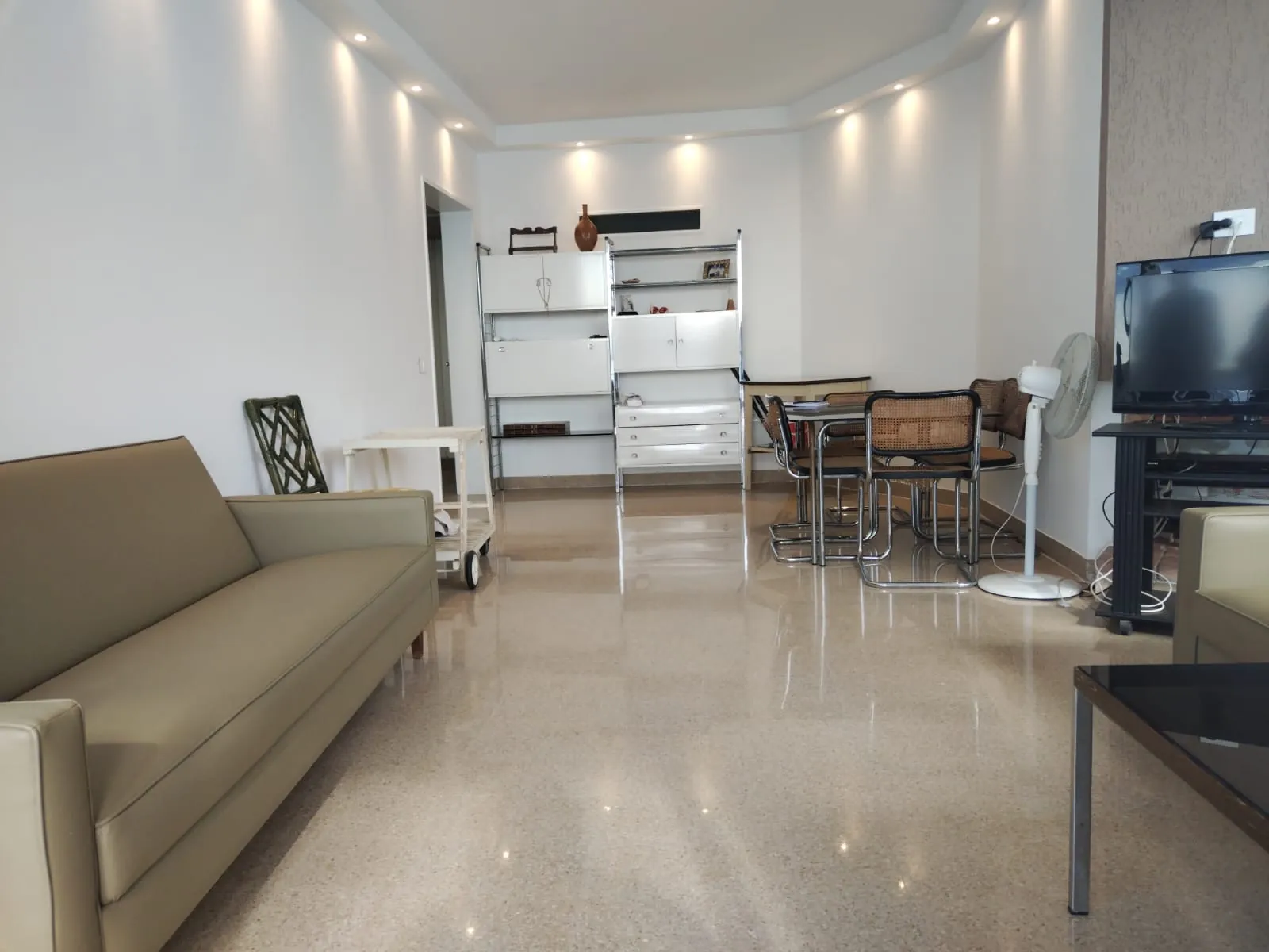 Chalet With Panoramic Seaview For Rent in a Well Known Resort in Tabarja — الصورة 2