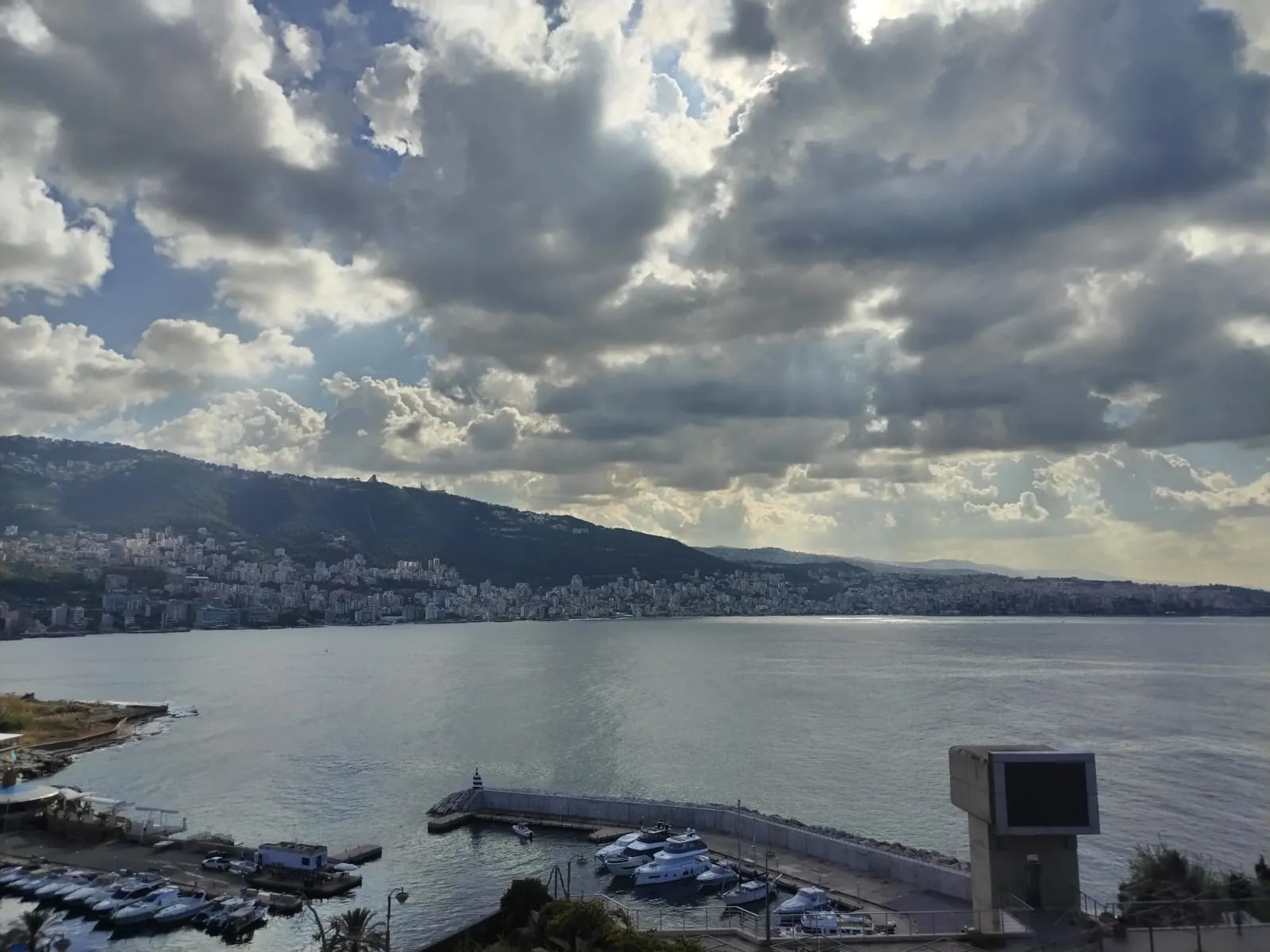 Chalet With Panoramic Seaview For Rent in a Well Known Resort in Tabarja — الصورة 3