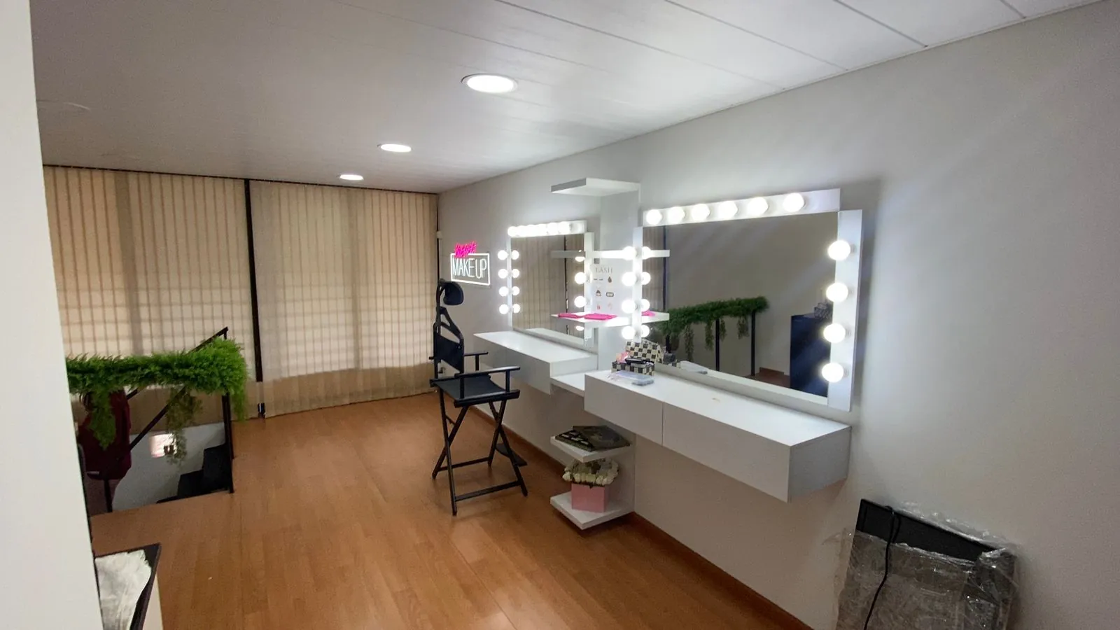 Fully Equipped Beauty Lounge For Rent in Aoukar — الصورة 3