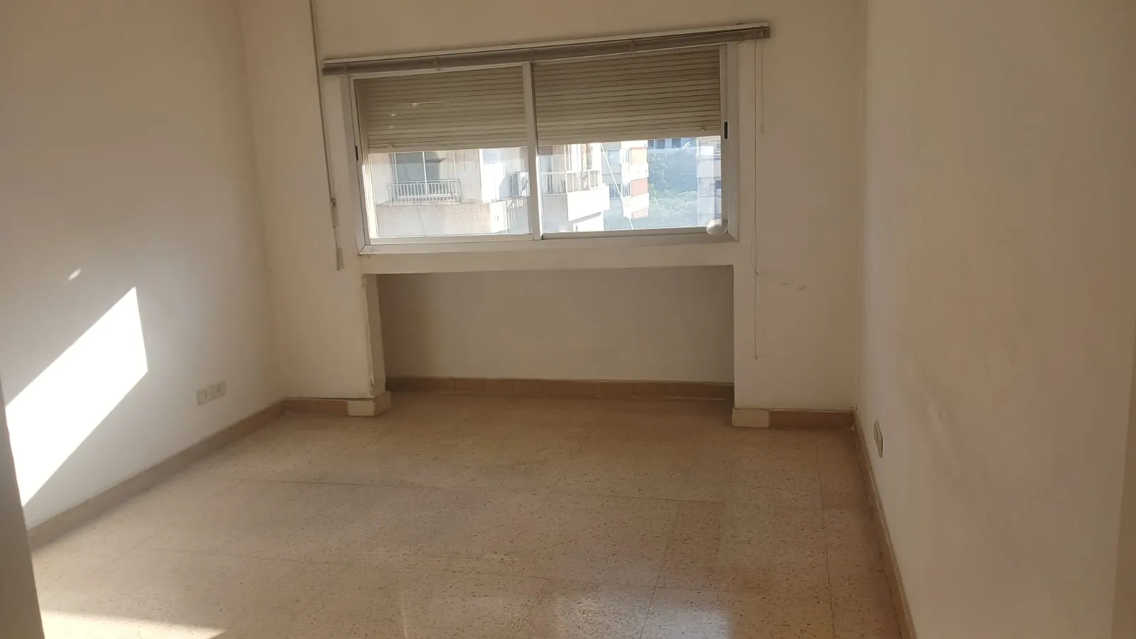 105 SQM Office For Sale In Horsh Tabet — الصورة 4