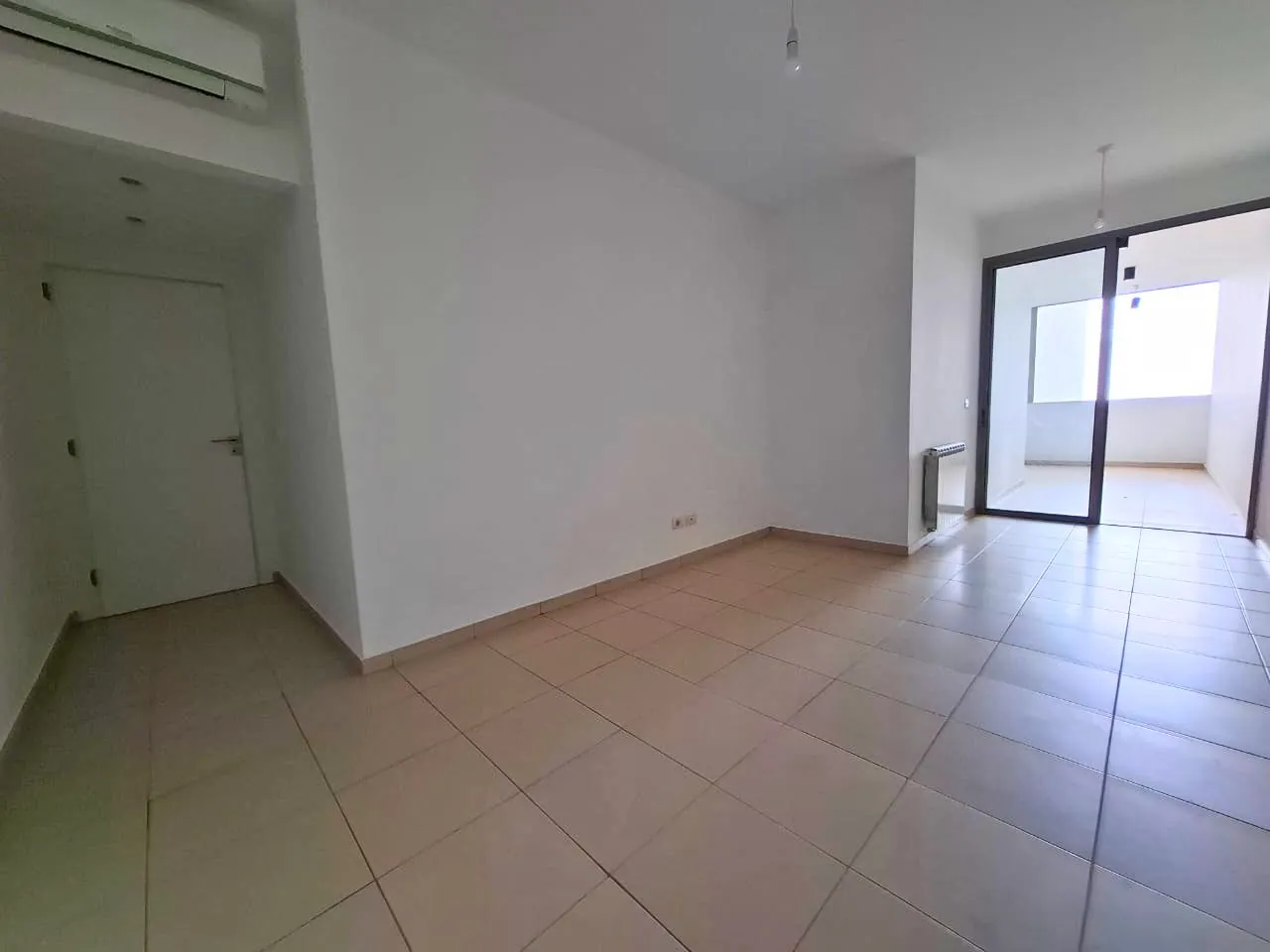 Spacious Apartment With Seaview For Rent in a Gated Community in Sahel Alma — الصورة 6