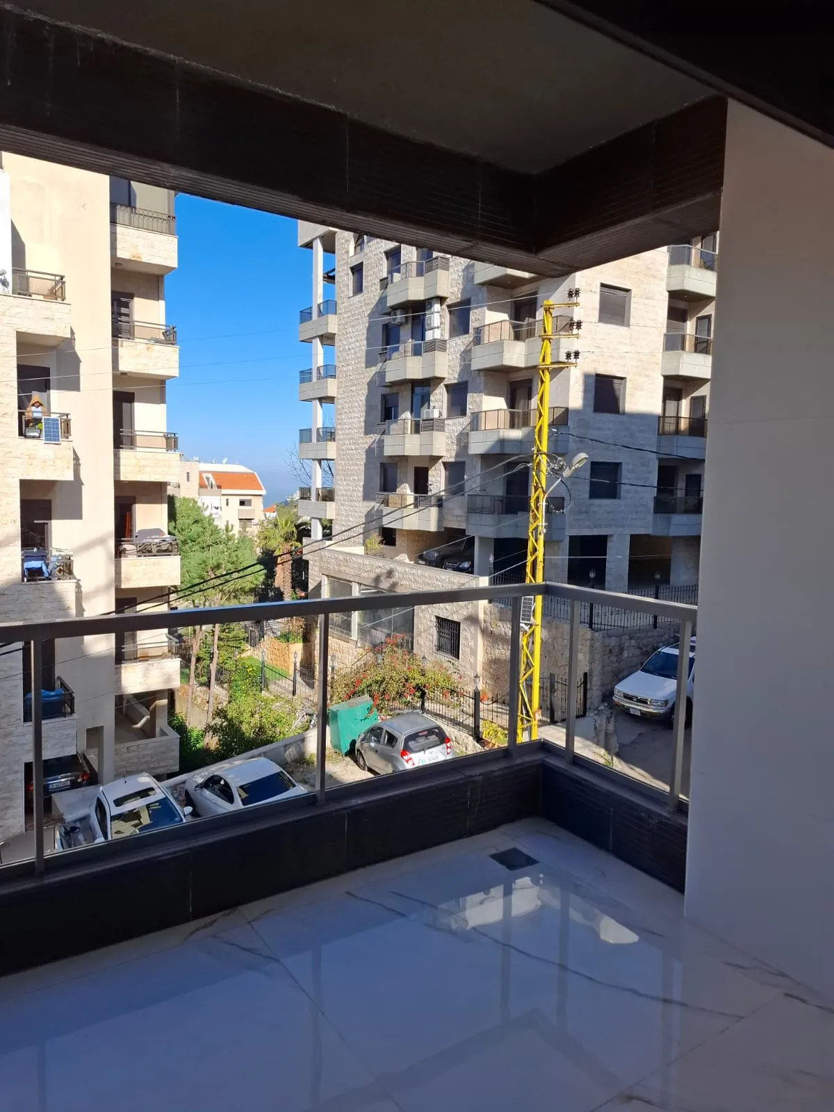 Semi-Furnished Apartment For Sale in Qannabet Broumana — الصورة 3