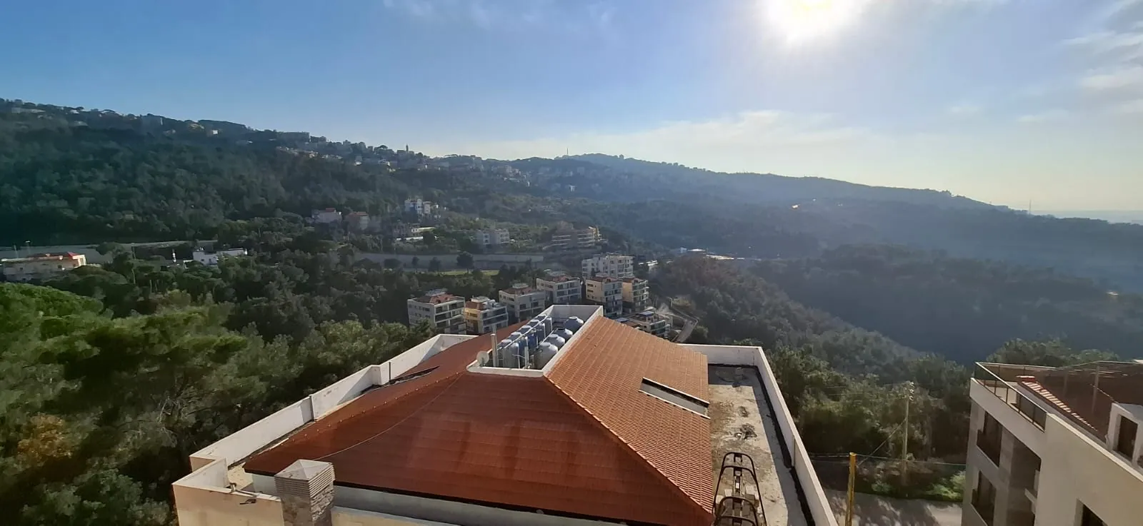 A Duplex With Roof For Sale in Qennebet Broumana — الصورة 4