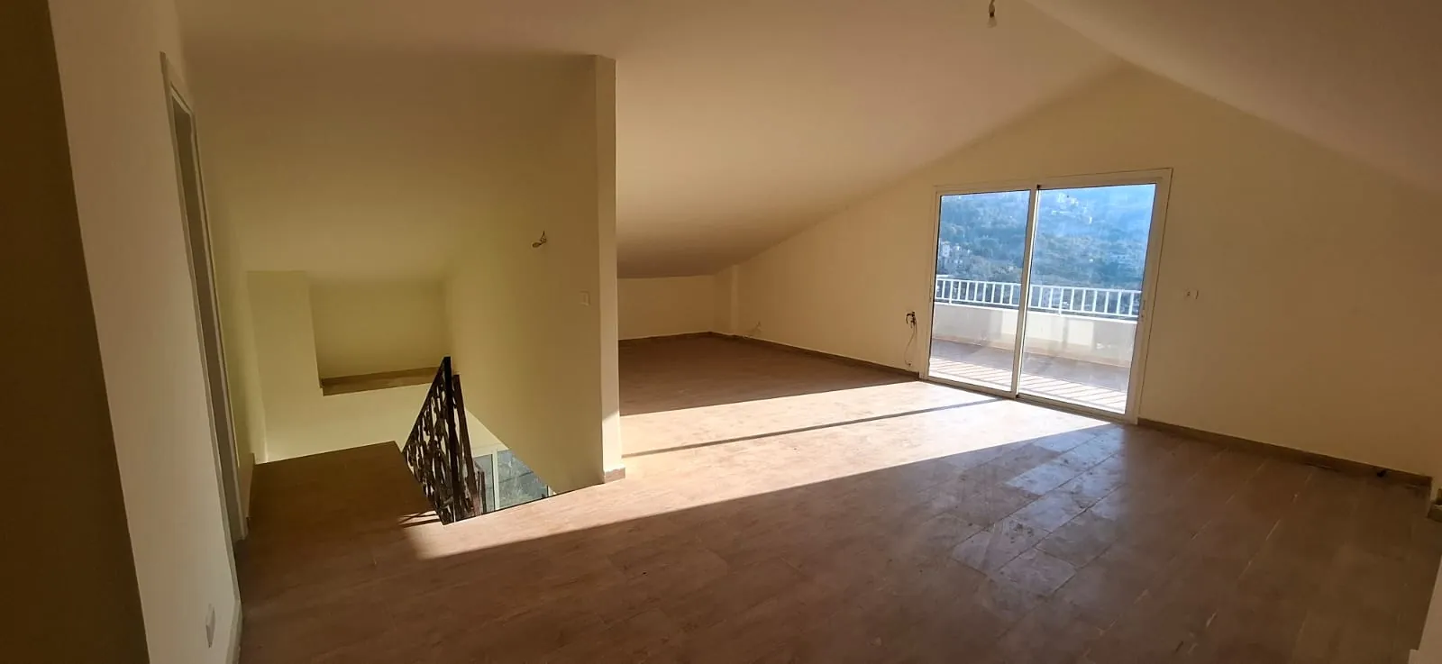 A Duplex With Roof For Sale in Qennebet Broumana — الصورة 6