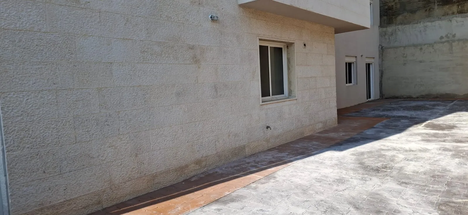 Spacious Apartment With Terrace For Sale in Qannabet Broumana — الصورة 5